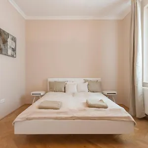 Opera & Basilica 2 Bedrooms With Balcony Apartment Budapest